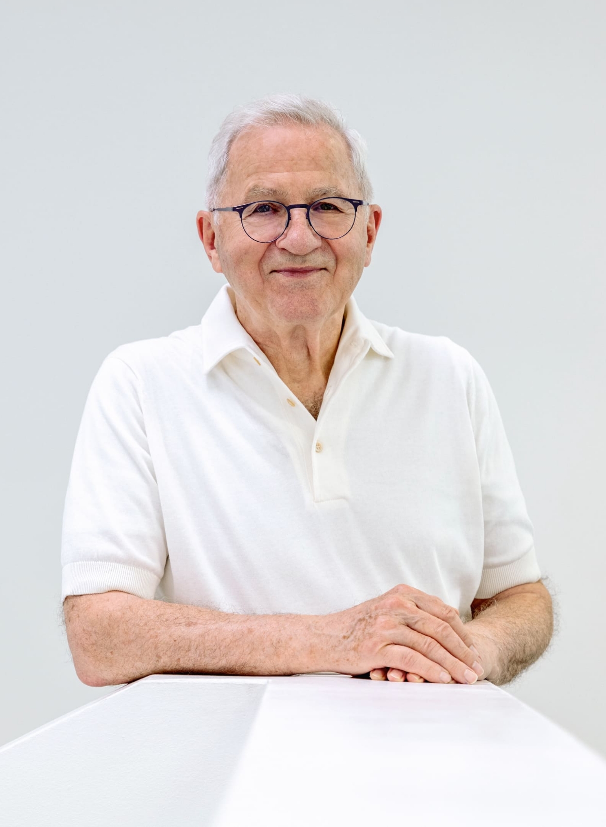 Porträt von Dr. Jürgen Kässer, analytischer Coach und Unternehmensberater für den Mittelstand, in freundlicher, offener Haltung – als persönlicher Wegbegleiter für Unternehmer und Führungskräfte.