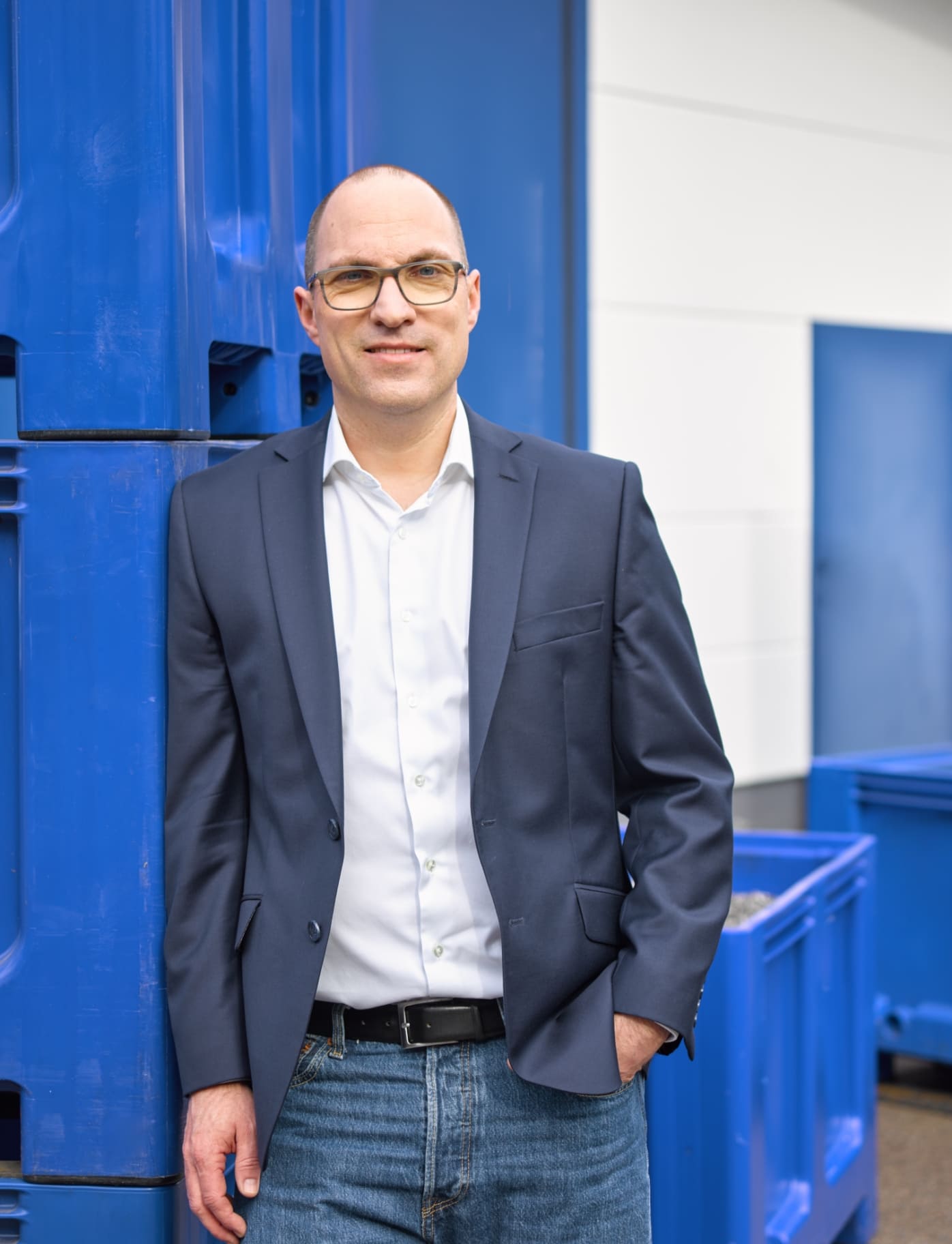 Geschäftsführer Sebastian Kuhn von ROMMEL Präzisionsdrehteile am Standort Stuttgart.